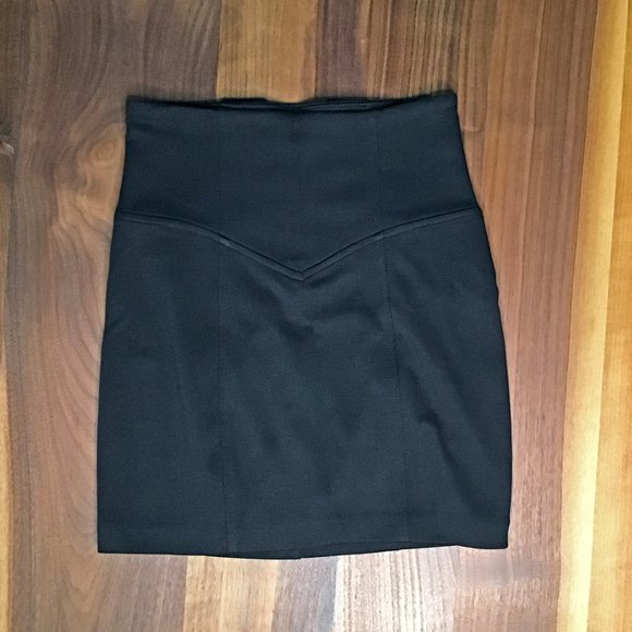 Lace up mini skirt - Picture 2 of 6